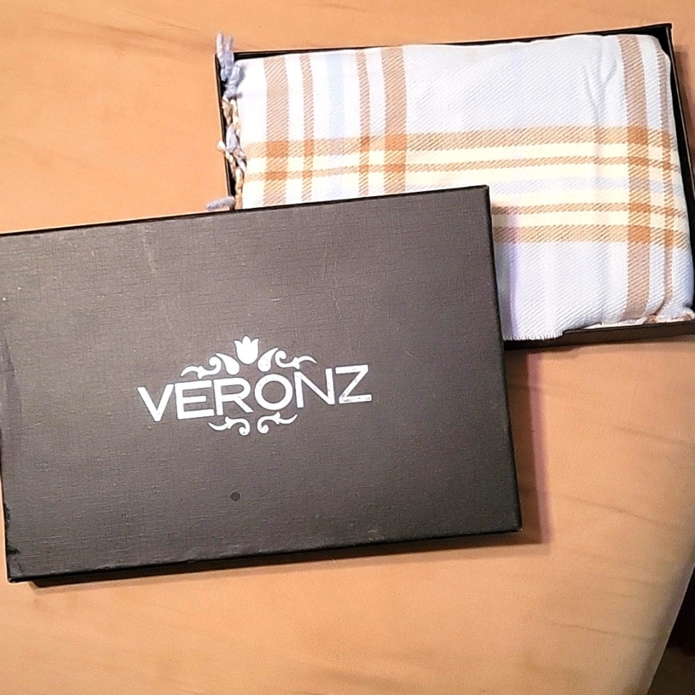 Veronz Light Blue Plaid Scarf New